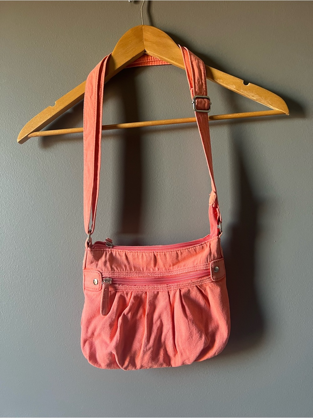 Avon Canvas Crossbody Zippered Purse - Orange/Peach